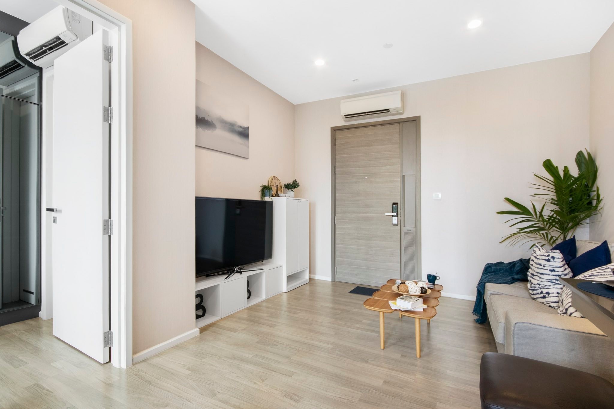 The Room Sukhumvit 69 safe clean peaceful 7th floor BTS Phra Khanong