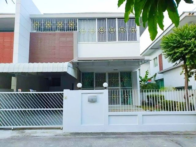 ตลาดใจโต300ม. ตลาดเคหะบางพลี ให้เช่าบ้าน 2ชั้น หรูหรา 36 ตร.วา. รร.เกวลินวิทยา 1.8 กม. พร้อมเฟอร์ฯครบ ทำเลดี 3นอน รพ.จุฬารัตน์5 1.7 กม.