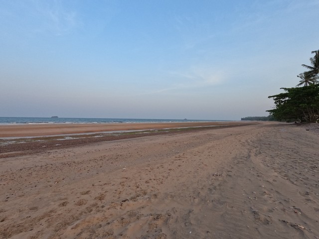 เล็งทรัพย์ดีเก็งเก็บอนาคต ขายที่ดินใกล้หาดบางเบิด ติดถนนทางหลวง ใกล้หาด1 กม. +ขนาดที่ดิน 50-1-18 ไร่ โฉนดครุฑแดง พร้อมโอน ไร่ล่ะ 8 แสน