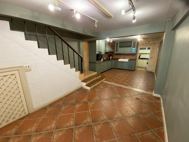 HR 9697  ขาย - ให้เช่าอาคารพาณิชย์6 ชั้น ให้องหัวมุม ริมถนนศรีนครินทร์ กล้รถไฟฟ้า สถานีแบริ่ง