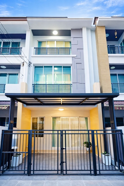 สุขาภิบาล2 สุขุมวิท77 วงแหวนARL ลาดกระบัง 2.9กม.ให้เช่าทาวน์เฮาส์ ถ.ลาดกระบัง1-5 อ่อนนุช91 3นอน   บ้านกลางเมือง 3 น้ำ