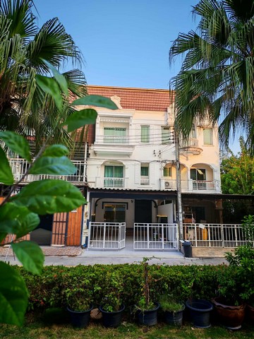 ให้เช่า ทาวน์โฮม The Metro Sathorn 200 ตร.ม. พร้อมเข้าอยู่ เลี้ยงสัตว์ได้