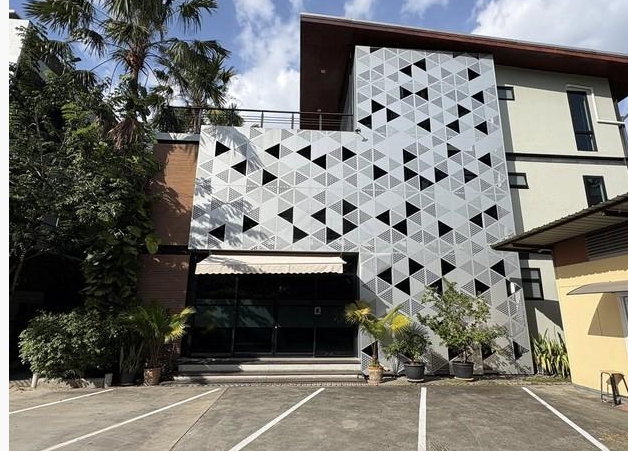 ให้เช่าอาคารสำนักงาน 3 ชั้น  ย่านลาซาล สุขุมวิท 105 ใกล้ BTS แบริ่ง