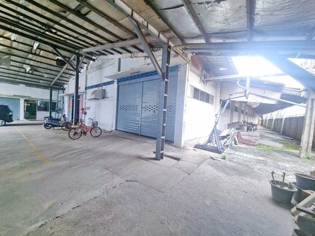 รถเทเลอร์ 18 ล้อเข้าได้ ให้เช่าโกดังพร้อมสำนักงาน 220 ตร.ม. ถ.สุขสวัสดิ์ 64-74 ประชาอุทิศ-บางครุ พระประแดง