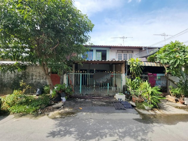 ขาย ทาวน์เฮ้าส์ เคหะร่มเกล้า ลาดกระบัง  ถนน เคหะร่มเกล้า กรุงเทพมหานคร