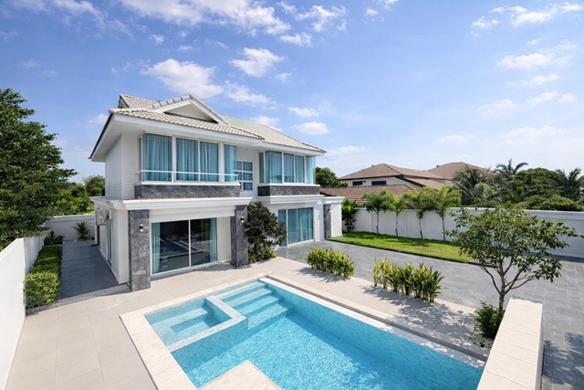 ให้เช่าบ้าน Pool Villa 5 นอน 5 น้ำ ถ.จอมเทียน AIRBNB  ใกล้ถนนชัยพฤกษ์ และตลาดชุมชน 800 ม. 102 ตร.ว. 300 ตร.ม. สระว่ายน้ำส่วนตัว เฟอร์ฯครบ