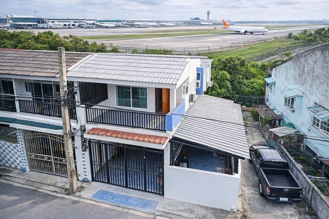 วิภาวดีรังสิต70-80 สนามบินดอนเมือง 850 ม. ทาวน์เฮ้าส์ให้เช่า 3 นอน 2น้ำ ดอนเมืองโทลล์เวย์  24 ตร.ว.192 ตร.ม. พร้อมแอร์ และเฟอร์ฯ