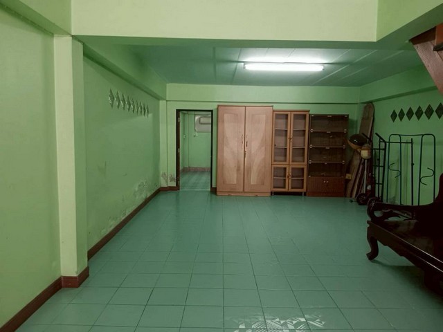 ขาย!!! ให้เช่าอาคารพาณิชย์บ้านบึงชลบุรี เนี้อที่43ตรว ปลูกเต็มเนี้อที่ 3ห้องนอน 2ห้องน้ำ 1ห้องครัวใหญ่ ราคาเช่าเดือนละ 20000 บาท