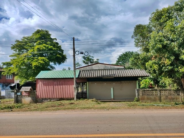 ที่ดินพร้อมสิ่งปลูกสร้าง บ้านพักอาศัยครึ่งตึกครึ่งไม้ 2 ชั้น เมืองเชียงราย