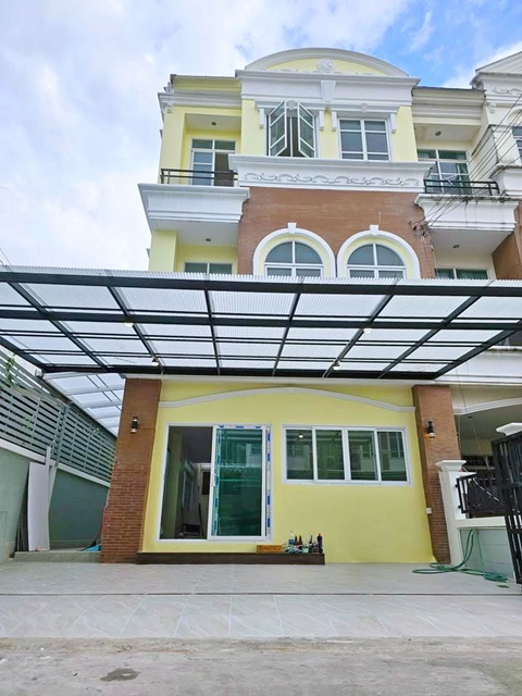 รพ.มงกุฏวัฒนะ 400 ม.  ตลาดเมืองทอง 300 ม. เช่าทาวน์โฮม 3 ชั้น หลังริม 29 ตร.วา. MRT แจ้งวัฒนะ14 550 ม.349 ตร.ม.  3นอน 4 น้ำ