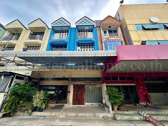 อาคารพาณิชย์ 4.5 ชั้น รีโนเวทใหม่ พร้อมทำธุรกิจ คู้บอน 27 รามอินทรา ทำเลดี