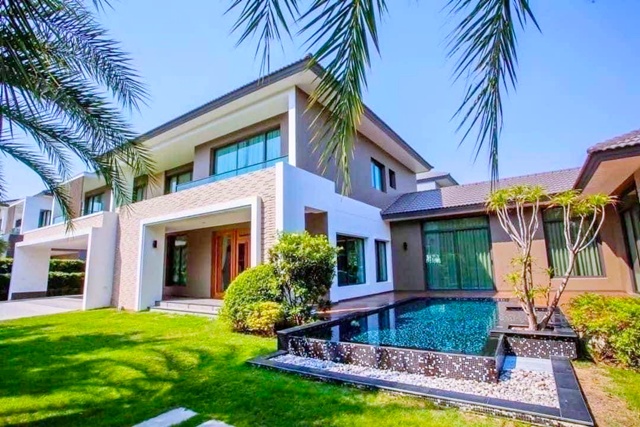 ลดค่าเช่าครึ่งราคา 50% เจโม วงแหวนอ่อนนุช เครื่องใช้ไฟฟ้า 5นอน นิคมอัญธานี กรุงเทพฯ 800ม.302 ตร.วา. บางนา-สวนหลวง ให้เช่าคฤหาสน์