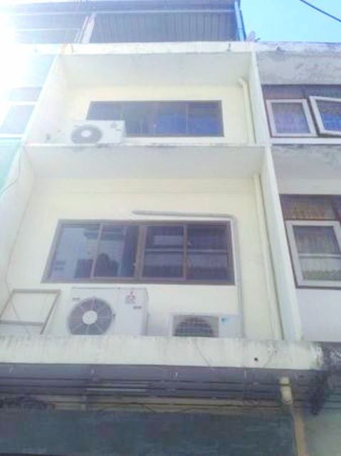 ให้เช่าตึกแถว 3 ชั้น+ดาดฟ้า 21 ตร.วา. จันทน์19-27 BTS เซนต์หลุยส์ 1.7 กม.สภาพดี 3 นอน 3 น้ำเซ็นทรัล พระราม 3 2.2 กม.