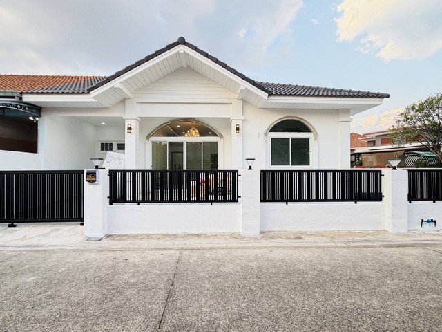 ขายหมู่บ้าน คลาสสิคโฮม 4 ซอยบุญสัมพันธ์ 11 อำเภอบางละมุง  จังหวัดชลบุรี