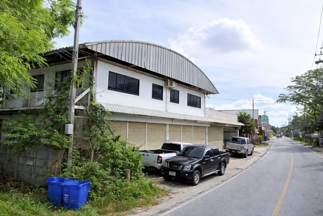 MRT กระทรวงสาธารณสุข 900 ม.พร้อมโกดัง ท่าอิฐ  800 ตร.ม.ตึกแถว 3 คูหา ทำเลศักยภาพใน เมืองนนทบุรี