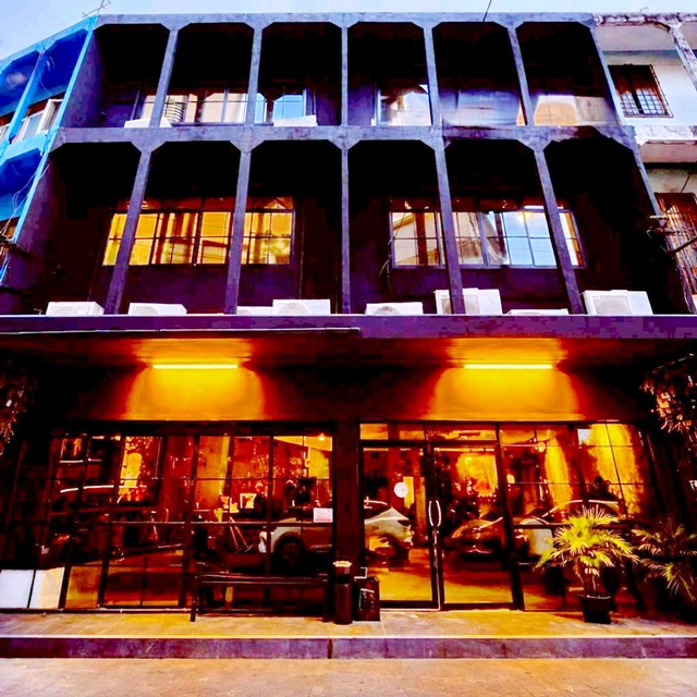 MRT พหลโยธิน 150 ม. เซ็นทรัล ลาดพร้าว 300 ม. คาเฟ่ คลินิก โชว์รูม อาคาร 3 ชั้น 7 นอน 5 น้ำ อาคาร 2 คูหาตีทะลุ