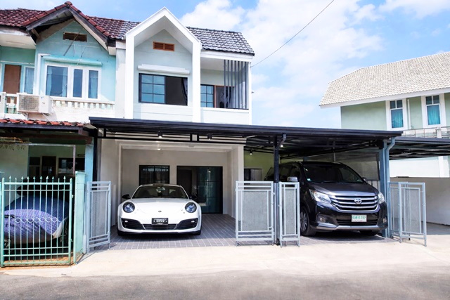 ทาวน์เฮาส์ 3นอน 2น้ำ หลังมุม  30ตร.ว. 210ตร.ม. 2-3 คัน สินแพทย์เสรีรักษ์ 1 กม.รีโนเวทใหม่ทำเลรามอินทรา115  MRTเศรษฐบุตรบำเพ็ญ 300 ม.