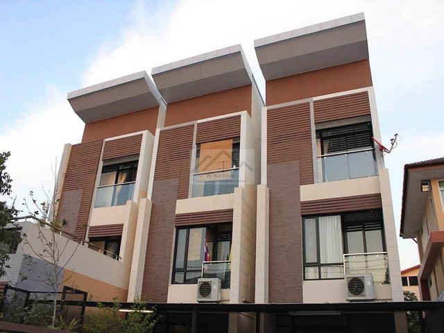 ให้เช่าทาวน์โฮม 3 ชั้น สไตล์โมเดิร์น 270 ตรม. ซอยอารีย์สัมพันธ์ ใกล้ BTSอารีย์ ใกล้ทางด่วน  ** จดทะเบียนบริษัทได้