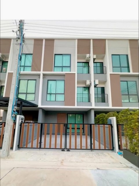 ขายทาวน์โฮม 3 ชั้น 4 ห้องนอน โครงการ Nue connex ดอนเมือง โซนหน้า clubhouse ใกล้รถไฟฟ้า 2 สาย