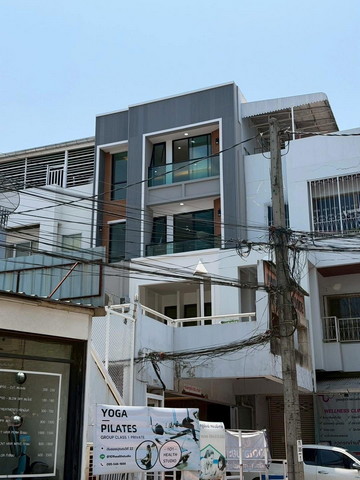 ทาวน์โฮม+ลิฟต์ Sukhumvit 101 รีโนเวทใหม่พร้อมอยู่25.9 sq.wa 4 นอน 6ห้องน้ำ ใกล้ BTS ปุณณวิถี