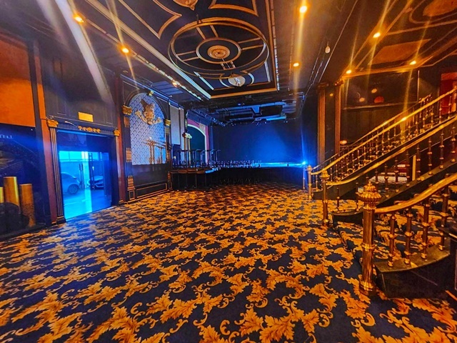 โชว์รูม KTV ผับ บาร์  สุขุมวิท55 ให้เช่า อาคาร4ชั้น 2ตึก ขนาดใหญ่ BTSทองหล่อ 300ม. DONKI Mall 302ตรว. 2502ตรม. ห้อง VIP Ballroom คอนเสริต