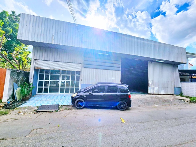 ให้เช่าโกดัง พร้อมออฟฟิศ 2 ชั้น 100 ตร.วา.ลด25% เสรีไทย 31-45  400 ตร.ม. MRT สัมมากร 1.6 กม. โลตัส สุขาภิบาล1 1.2 กม.