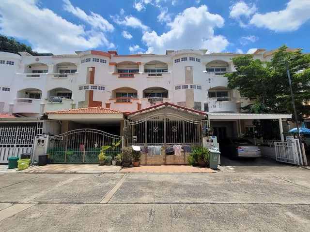 ขายทาวน์เฮ้าส์ โครงการ แฮปปี้แลนด์ แกรนด์วิลล์ ลาดพร้าว 101  เขตบางกะปิ กรุงเทพฯ ห่างจาก เซ็นทรัล อีสต์วิลล์ 4.70 กม.