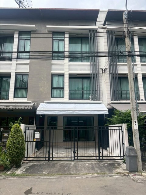 ให้เช่าทาวน์โฮม 3 ชั้น 3 ห้องนอน บ้านกลางเมืองพระราม 9 - รามคำแหง 39 ใกล้ทาวน์อินทาวน์ ใกล้เลียบด่วน