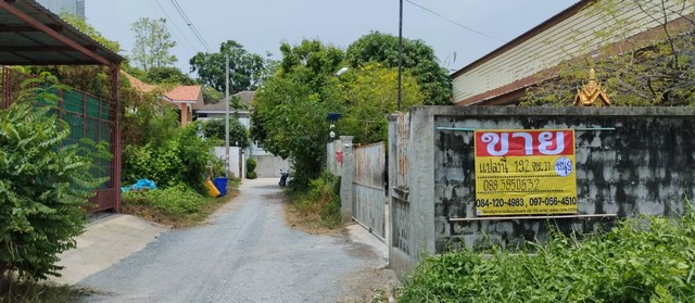 ขายที่ดินแปลงสวยพร้อมสิ่งปลูกสร้าง 190 ตารางวา  ทำเลเด่นย่านเลียบด่วนจอมทอง-ราษฎร์บูรณะ  เชื่อมต่อได้ทั้งสุขสวัสดิ์และพระราม 2