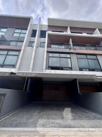 ให้เช่าทาวน์โฮม 3.5 ชั้น 3 ห้องนอน โครงการ Arden ซอยพัฒนาการ 20 ติดถนนเมนกว้าง 12 เมตร สวยงาม ใหม่เอี่ยม