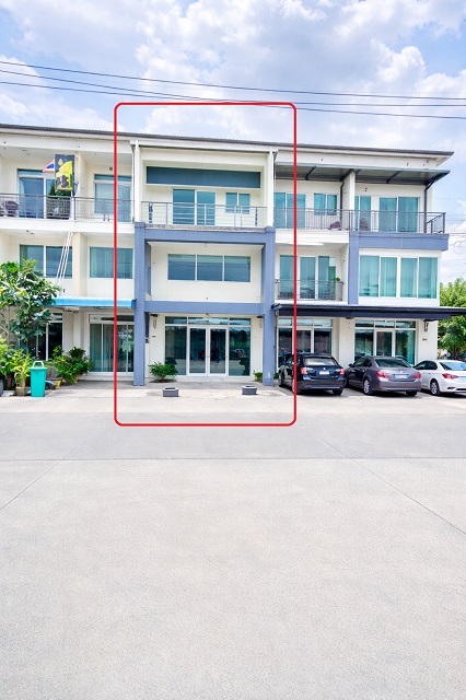 MRTคลองบางไผ่  อาคาร 2 ชั้นครึ่ง หลังมุม 2-3นอน 2น้ำ 18ตร.วา. 160ตร.ม. ตลาดหมู่บ้านบัวทอง 500 ม.  ถ. บ้านกล้วย-ไทรน้อย ตลาดมณวดี  พิมลราช