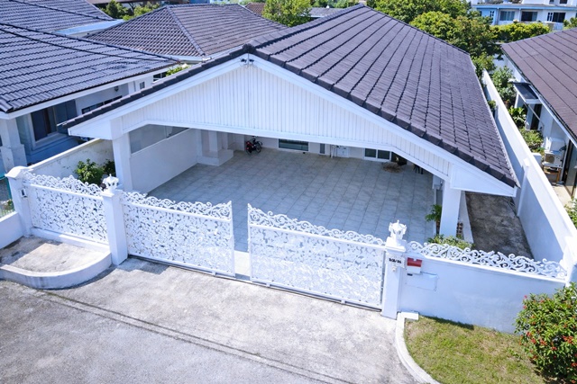 ใกล้ MRTสัมมากร 200 ม โรงเรียนนวมินทราจินุทิศ 450 ม.50 ตร.ว. 200 ตร.ม รามคำแหง110-112 บ้านเดี่ยวชั้นเดียวให้เช่า 3นอน 2น้ำ