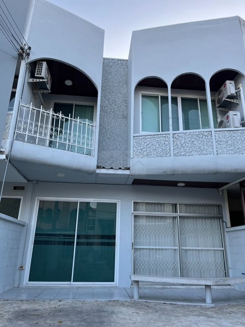 ให้เช่าโฮมออฟฟิศ 2 ชั้น 150 ตรม. 3 ห้องนอน พัฒนาการ ซอย 23 Renovate ใหม่ทั้งหลัง ทำเลดี ใกล้ เอกมัย – ทองหล่อ