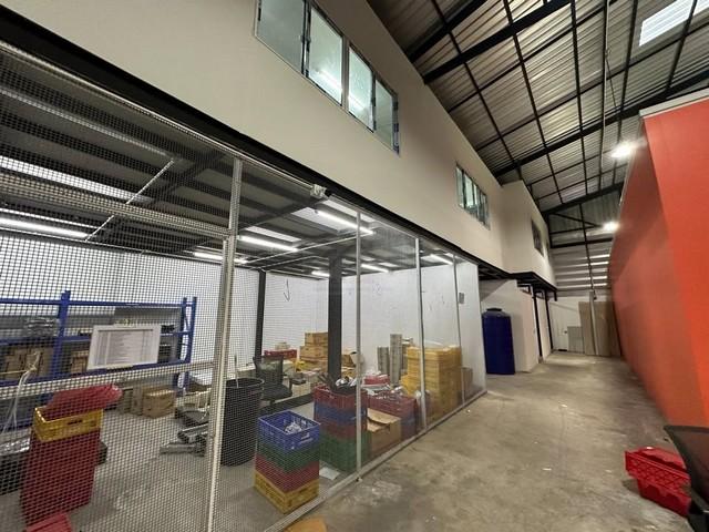 BR 1502 ให้เช่าโกดัง 900 ตรม. พร้อมออฟฟิศ ซอยนวลจันทร์ 21 ห้องน้ำในตัว รถเทรลเลอร์เข้าออกได้ ใกล้เลียบด่วน