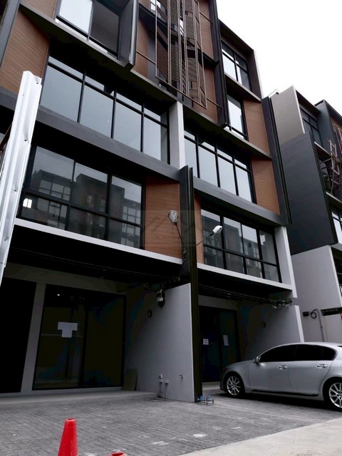 ให้เช่าโฮมออฟฟิศ 5 ชั้นสไตล์ Modern Luxury Loft 370 ตร.ม. The Pride สุขุมวิท 77 อ่อนนุช 30  ใกล้ซีคอนสแควร์