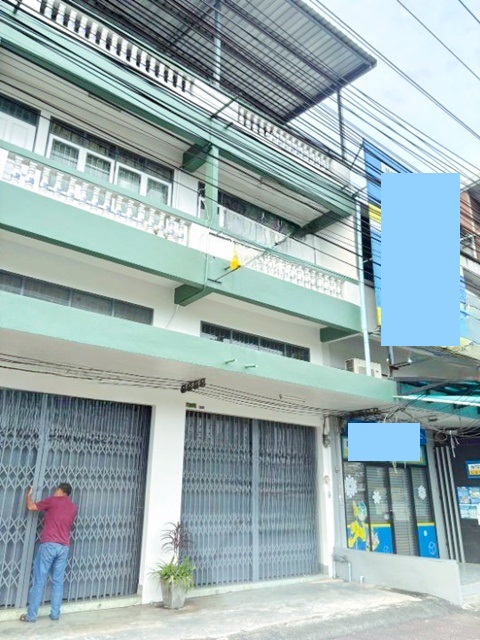 โพธิ์เสด็จ ตลาดสดหัวอิฐ 1.6 กม.  วงเวียนน้ำพุ 2.4 กม. ศาลหลักเมืองนครศรีธรรมราช 2.3 กม. ให้เช่าอาคารพาณิชย์ 3.5 ชั้น