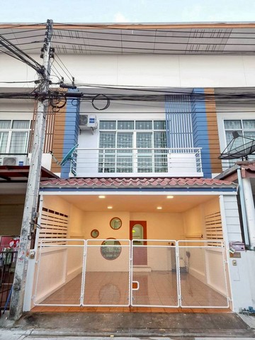 ทาวน์เฮ้าส์ 2 ชั้น รีโนเวทใหม่ แพนนาเซียวิลเลจ ต.สำนักบก อ.เมืองชลบุรี