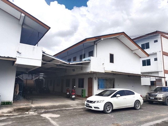 ขายหอพักนาป่าชลบุรี ขายหอพัก2ชั้น 20ห้อง เนื้อที่ 158 ตารางวา ค่าเช่าห้องละ 2500 บาท