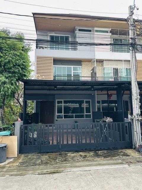 ให้เช่าทาวน์โฮม3ชั้น4นอนหมู่บ้านโพธิ์แก้วเพลสหลังมุมถนนโพธิ์แก้ว-ลาดพร้าว101