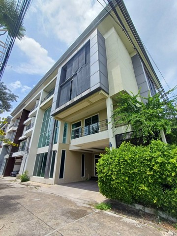 ให้เช่าโฮมออฟฟิต4ชั้นห้องมุม 600 ตร.ม.ย่านรามอินทราใกล้แฟชั่นไอแลนส์MRTวงแหวนรามอินทรา