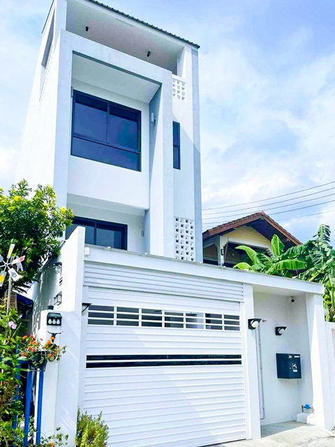 MRTโชคชัย4 400 ม.ให้เช่าบ้านเดี่ยว 3.5 ชั้น  400ตร.ม.100ตร.วา. รร.นานาชาติออร์บ 1.5 กม. พร้อมเฟอร์ฯ เครื่องใช้ไฟฟ้า  3-5นอน ลาดพร้าว 52-62