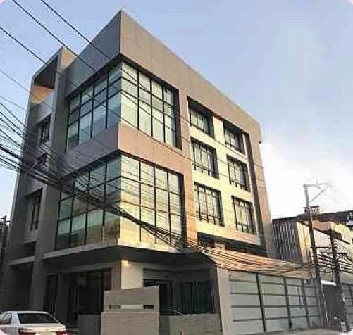 ขายอาคาร 4.5 ชั้น 907 ตร.ม. พร้อมโกดัง 2 ชั้น ซอยรามคำแหง 4 ใกล้ Airport Link