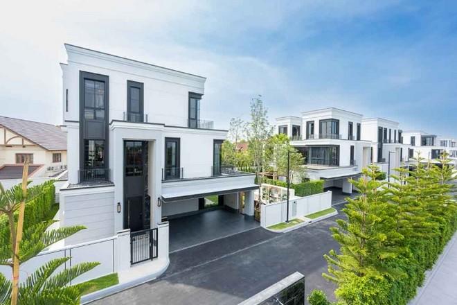 HS 1846 ขายบ้านหรูใหม่ มอลตัน เกทส์ กรุงเทพกรีฑา ไซส์ใหญ่สุด ตกแต่งครบพร้อมอยู่