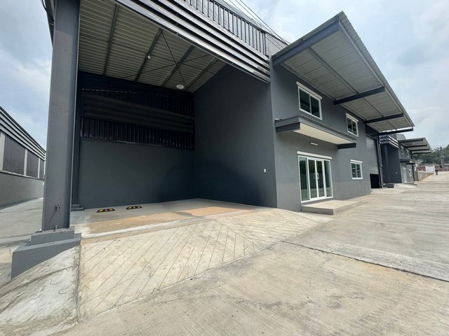 ให้เช่าโรงงานศรีราชาชลบุรี  ให้เช่าอาคารสำนักงาน+ โรงงาน 600 ตารางเมตร ใกล้ท่าเรือแหลมฉบัง ศรีราชา ชลบุรี