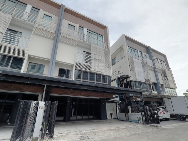 ขายโฮมออฟฟิศ 4 ชั้น 417 ตรม. DISTRICT ดิสทริค เอกมัย-รามอินทรา (รามอินทรา 40) ฟรีบิ้วอิน และระบบพร้อมใช้งาน