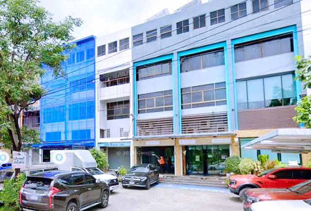 อาคารพาณิชย์ 4.5 ชั้น  ตลาดเอซี ลำลูกกา 1.2 กม. Big C ลำลูกกา คลอง4  3 นอน 3 น้ำ ใกล้ BTS คูคต 900 ม.