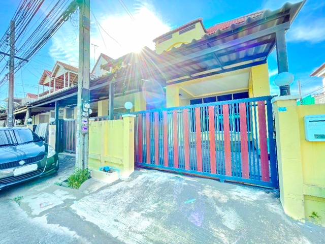 ทาวน์เฮาส์ 3 นอน 2 น้ำใกล้ สวนหลวง ร.9 900 ม. ใหญ่มาก 2คูหา  24 ตร.ว.188ตร.ม. หลังหัวมุม เฉลิมพระเกียรติ ร.9 44-52 ประเวศ