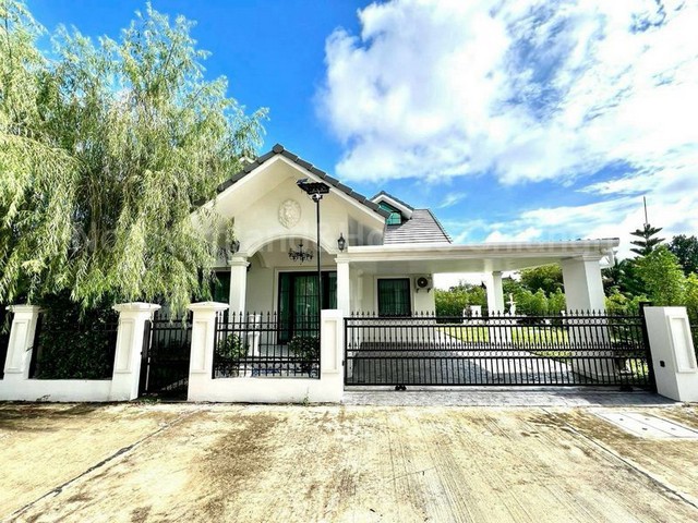 บ้านใหม่สไตล์อังกฤษ สวนกว้าง เฟอร์นิเจอร์ครบ น้ำแพร่ หางดง