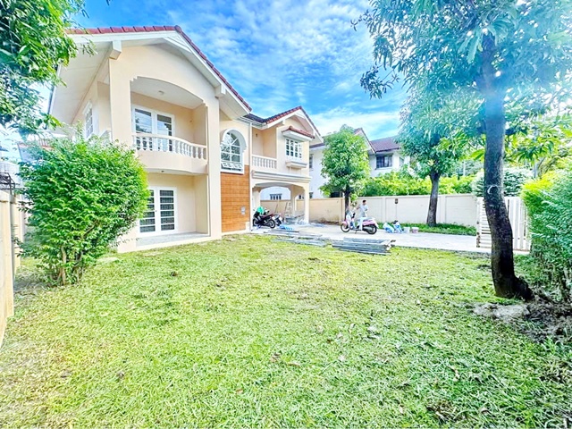 MRT น้อมเกล้า 2 กม.รามคำแหง 148-152 ใหม่ทั้งหลัง 95ตร.วา.รร.นานาชาติฮีทฟิลด์ 2.1 กม. ตลาดซีรอ 700ม.ให้เช่าบ้านเดี่ยว 2 ชั้น 295ตร.ม.