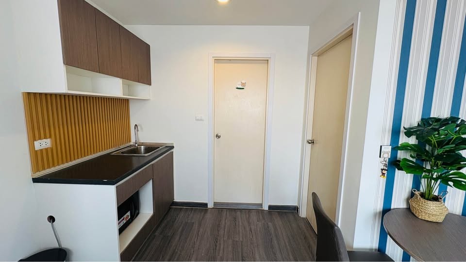 The Trust Erawan Clean Private Quiet 16th Floor BTS Erawan Station